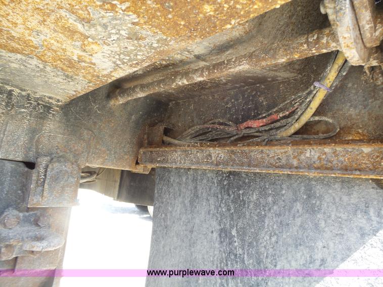 image for item L7220 2004 International 7400 dump truck