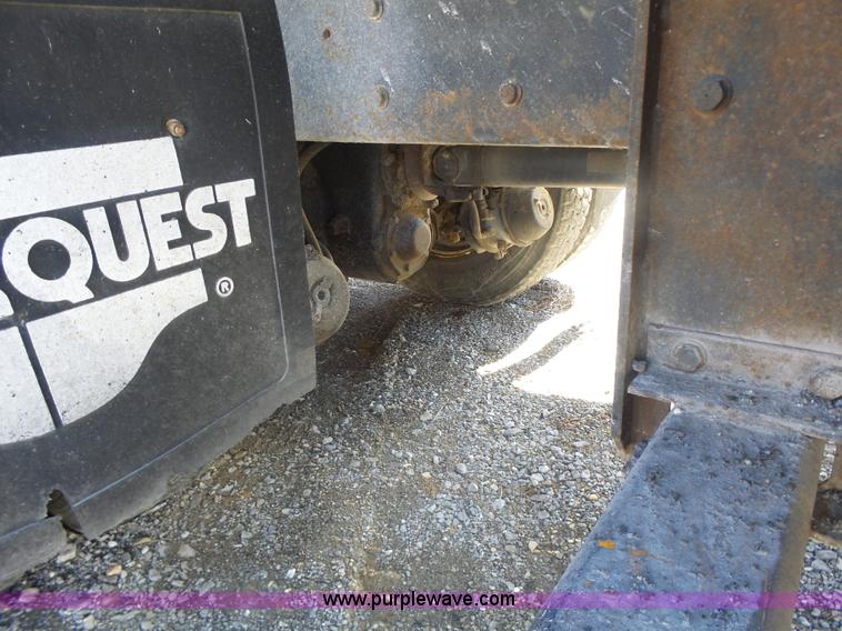 image for item L7220 2004 International 7400 dump truck