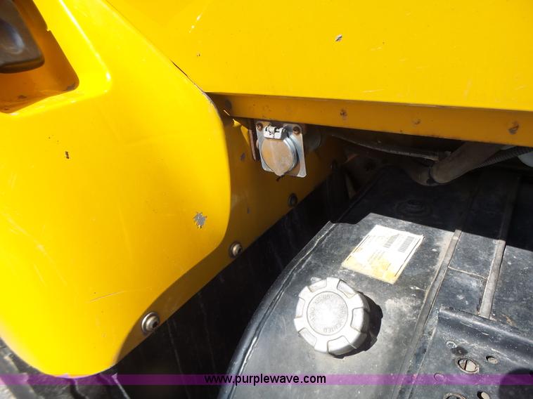 image for item L7220 2004 International 7400 dump truck