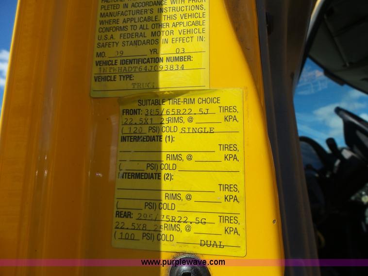 image for item L7220 2004 International 7400 dump truck