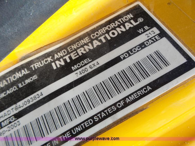 image for item L7220 2004 International 7400 dump truck