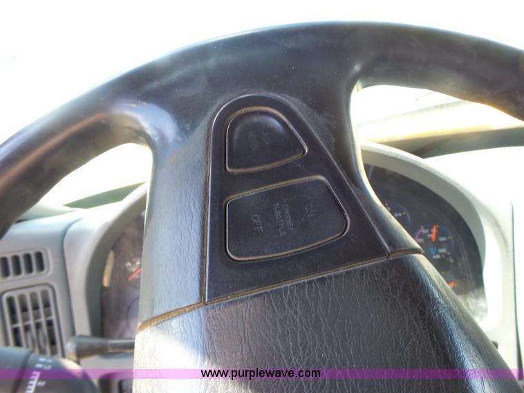 image for item L7220 2004 International 7400 dump truck