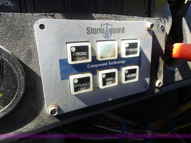 image for item L7220 2004 International 7400 dump truck