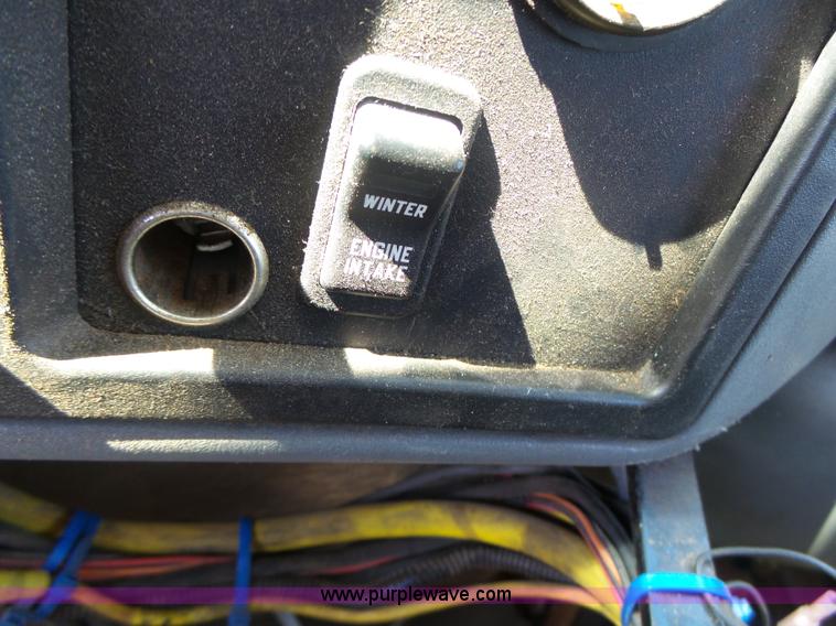 image for item L7220 2004 International 7400 dump truck