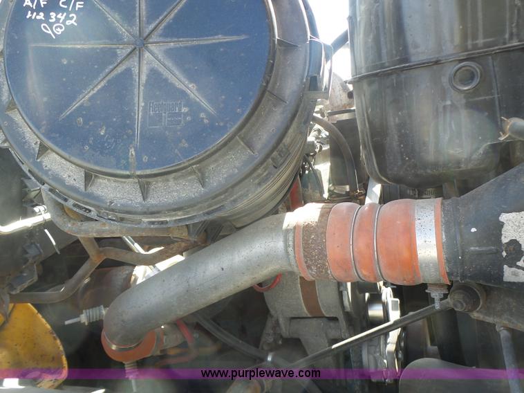 image for item L7220 2004 International 7400 dump truck