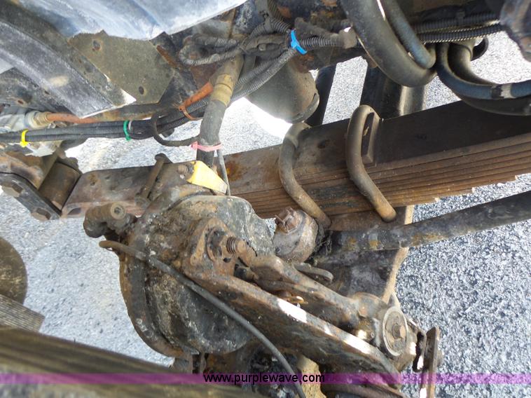 image for item L7220 2004 International 7400 dump truck