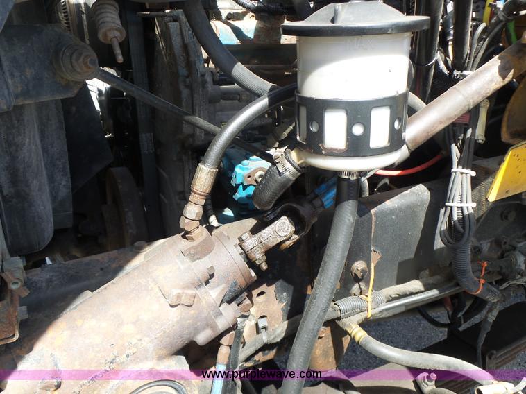 image for item L7220 2004 International 7400 dump truck