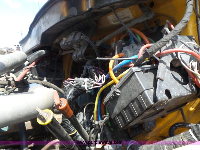 image for item L7220 2004 International 7400 dump truck