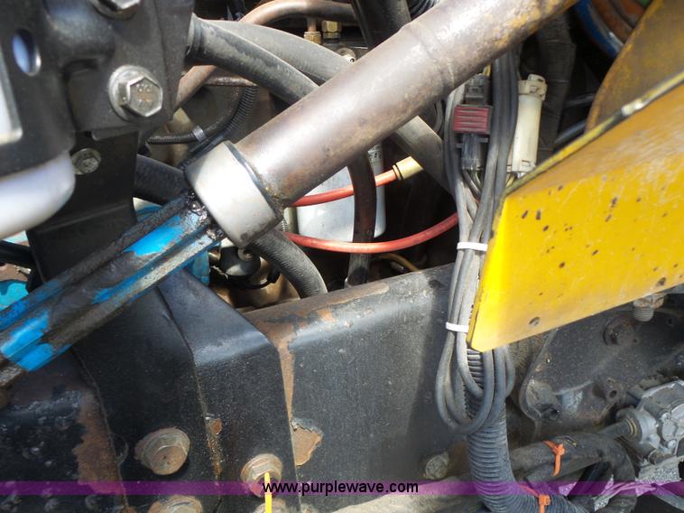 image for item L7220 2004 International 7400 dump truck