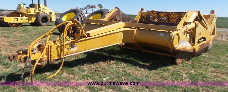 image for item L7485 John Deere 1810E scraper