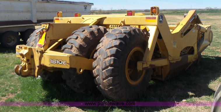 image for item L7485 John Deere 1810E scraper