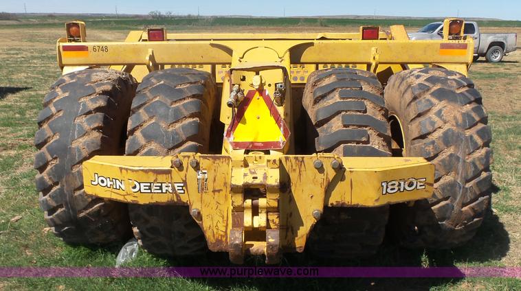 image for item L7485 John Deere 1810E scraper