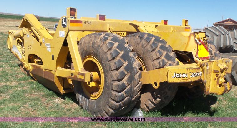 image for item L7485 John Deere 1810E scraper