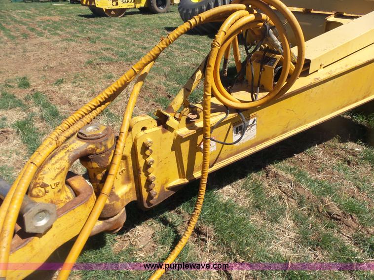 image for item L7485 John Deere 1810E scraper