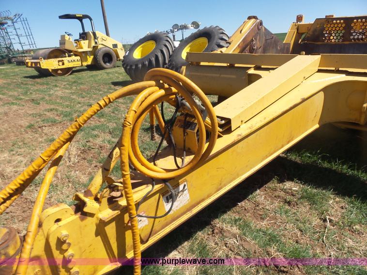 image for item L7485 John Deere 1810E scraper