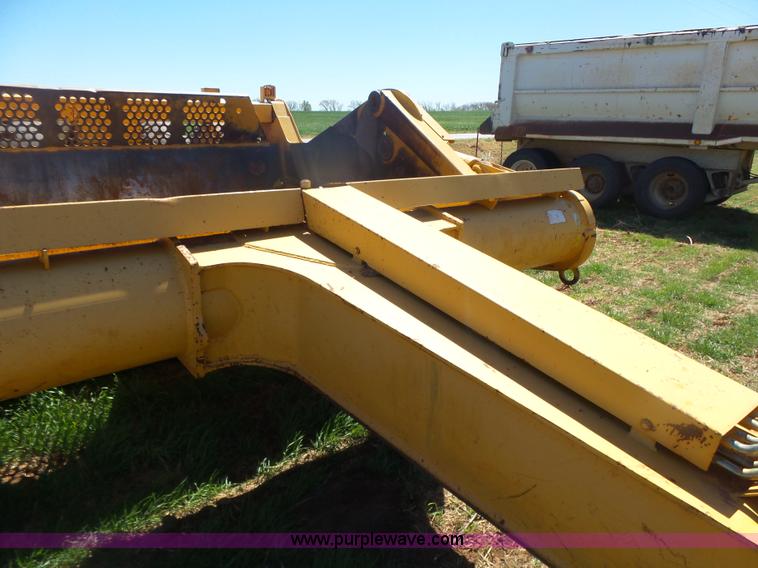 image for item L7485 John Deere 1810E scraper