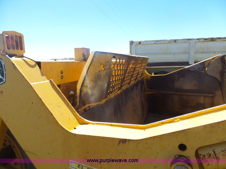 image for item L7485 John Deere 1810E scraper