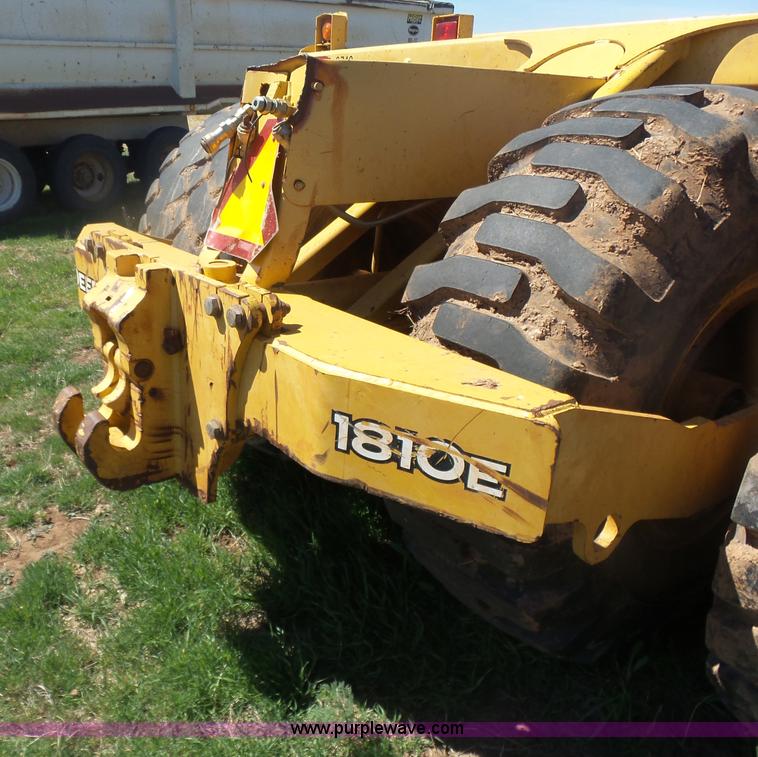 image for item L7485 John Deere 1810E scraper