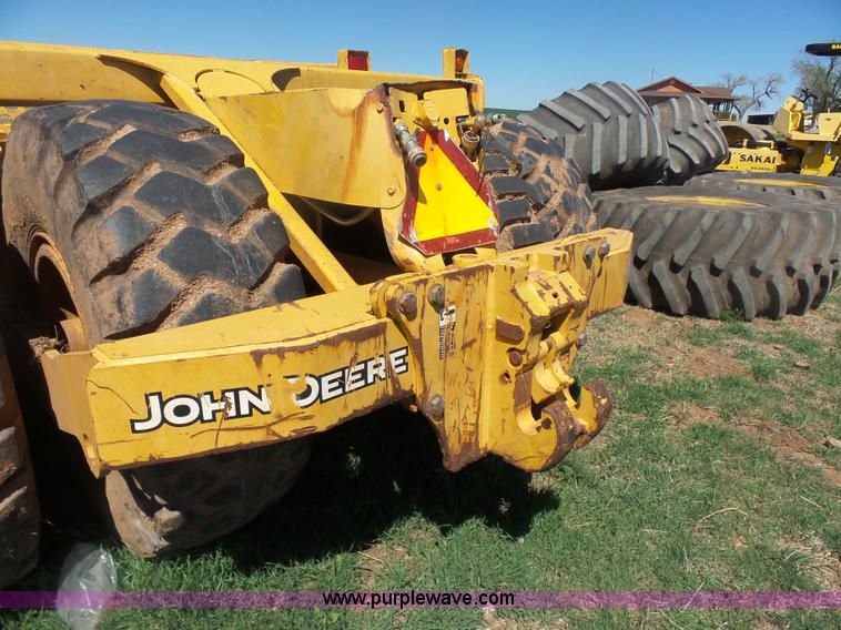 image for item L7485 John Deere 1810E scraper