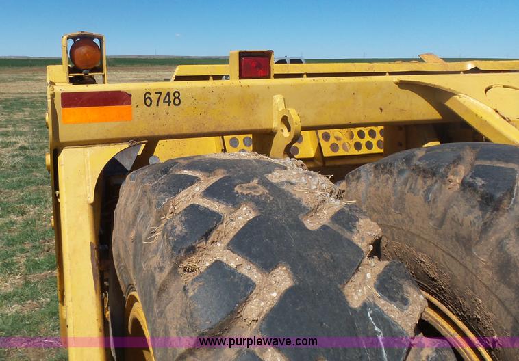 image for item L7485 John Deere 1810E scraper