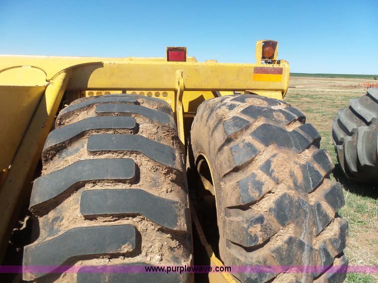 image for item L7485 John Deere 1810E scraper