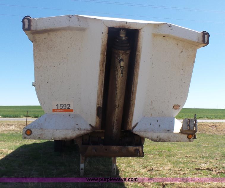 image for item L7486 1997 Hilbilt HD-37 end dump trailer