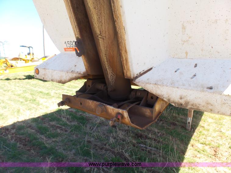 image for item L7486 1997 Hilbilt HD-37 end dump trailer