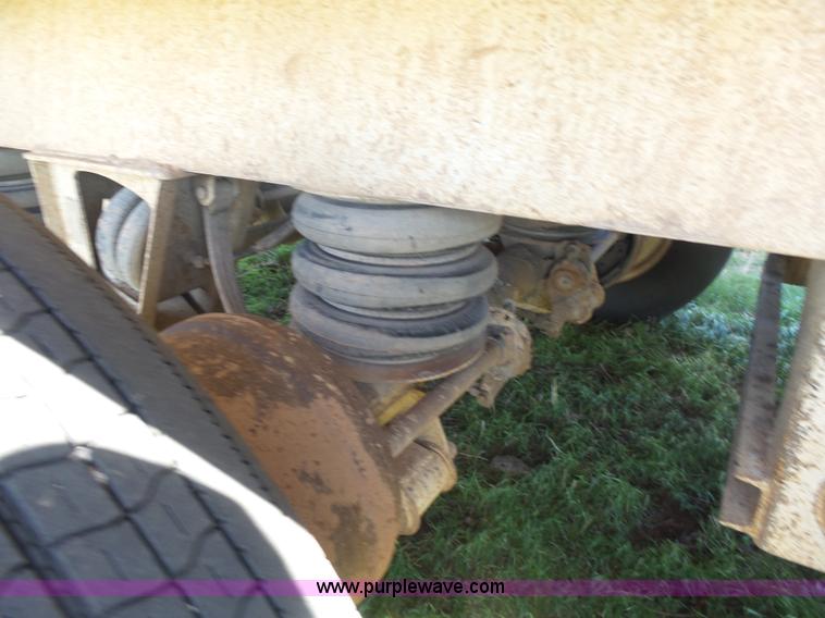 image for item L7486 1997 Hilbilt HD-37 end dump trailer