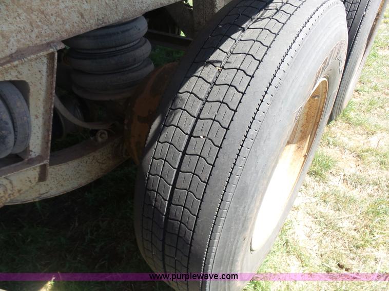 image for item L7486 1997 Hilbilt HD-37 end dump trailer