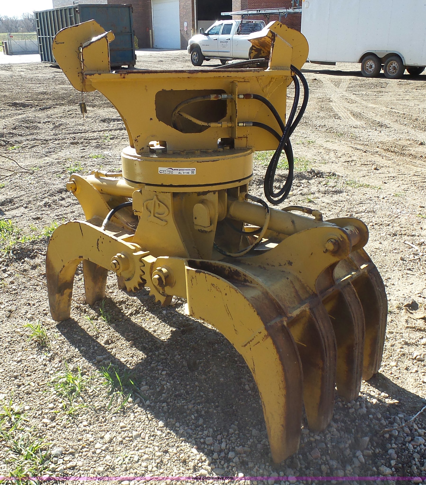 Excavator grapple in Jefferson, SD Item AL9196 sold Purple Wave