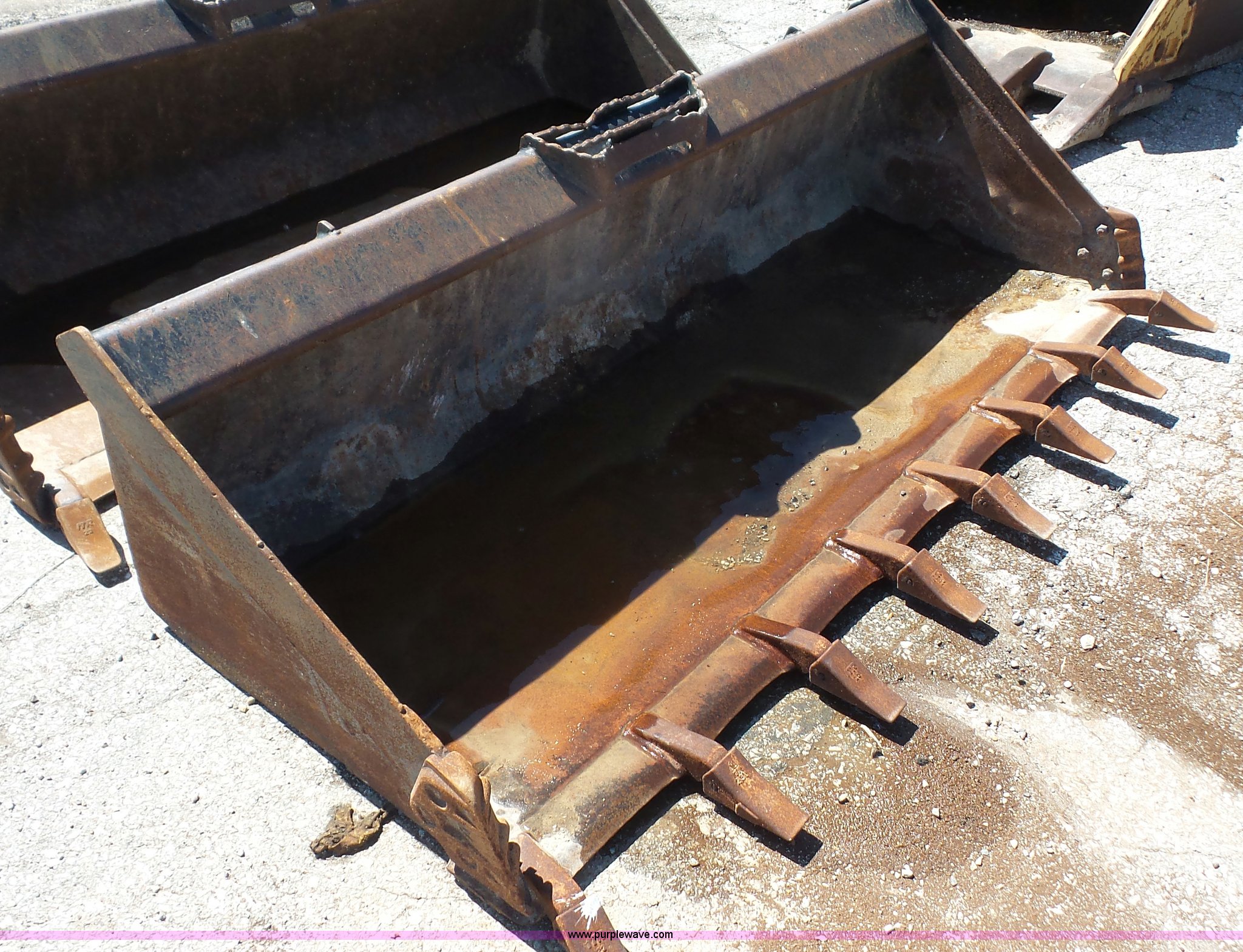 Bradco skid steer bucket in Lawrence, KS Item BF9246 sold Purple Wave