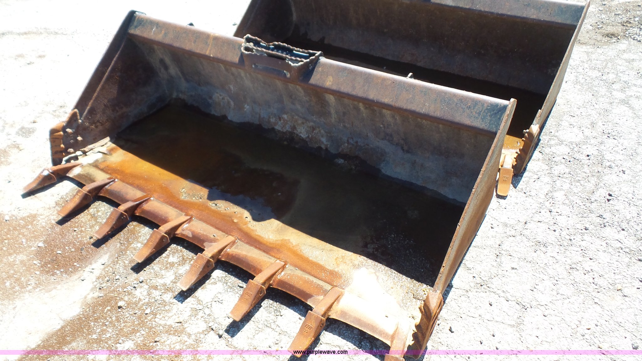 Bradco skid steer bucket in Lawrence, KS Item BF9246 sold Purple Wave