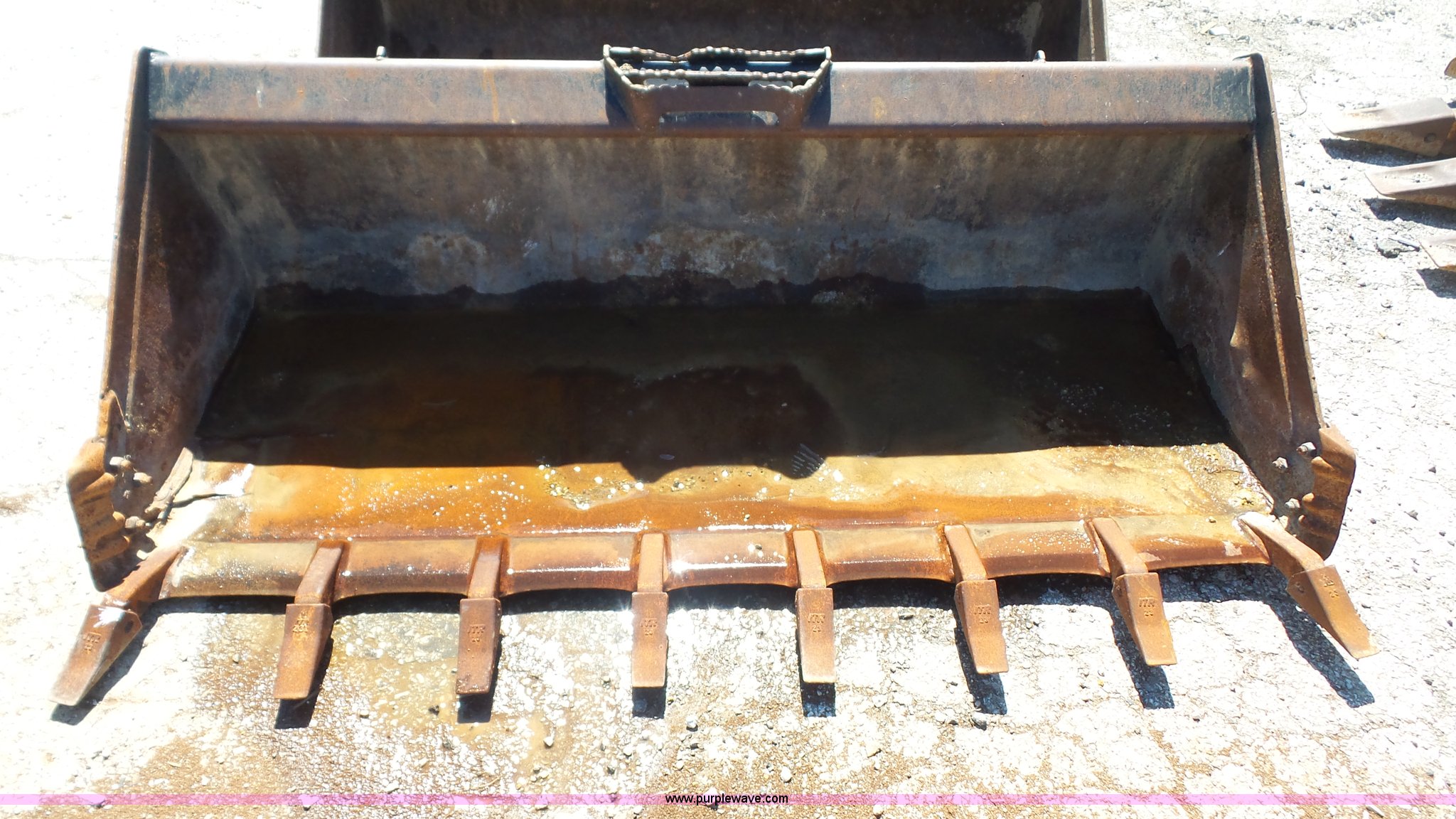 Bradco skid steer bucket in Lawrence, KS Item BF9246 sold Purple Wave