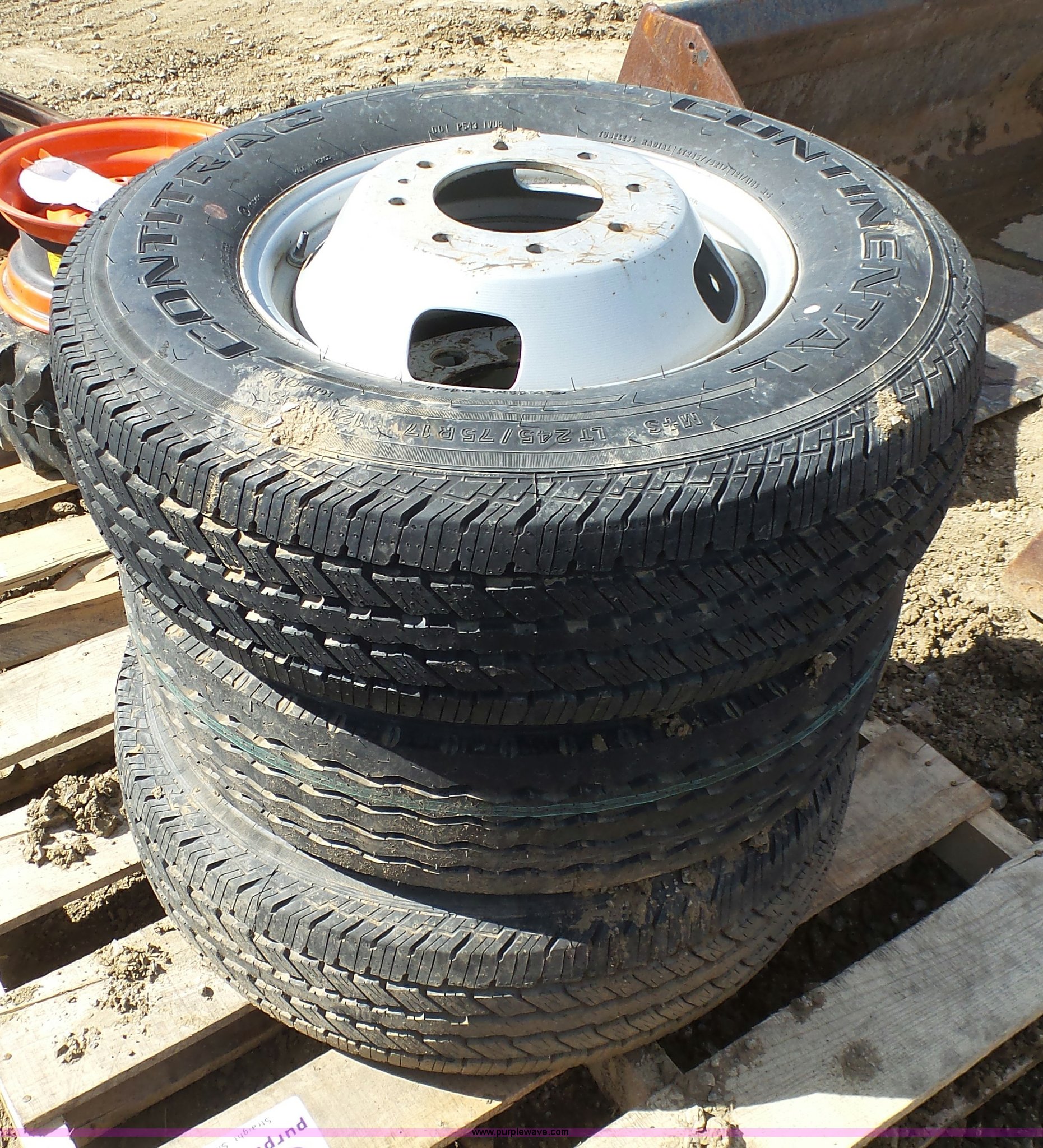 Truck tires in Blue Springs, MO Item K4245 sold Purple Wave