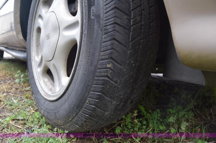 image for item AW9914 1998 Ford Taurus LX