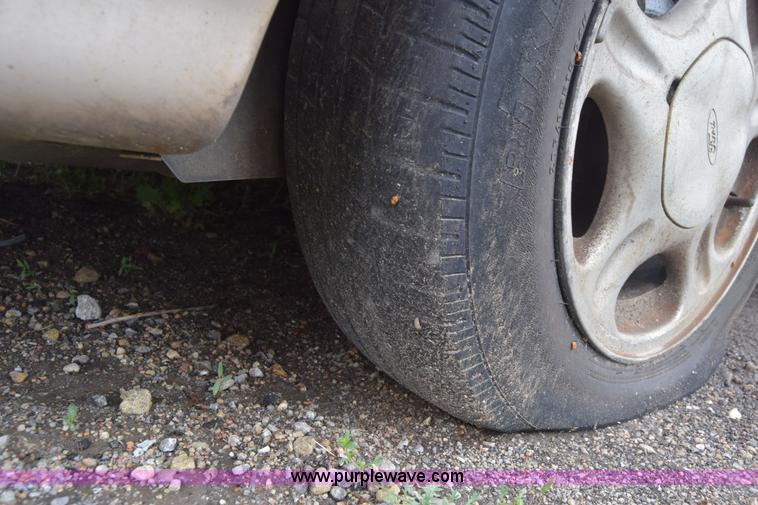 image for item AW9914 1998 Ford Taurus LX