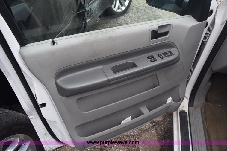 image for item AW9918 2005 Ford Freestar van