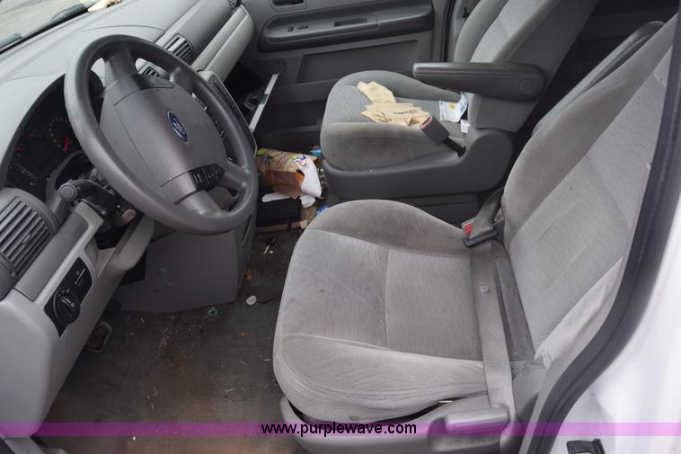 image for item AW9918 2005 Ford Freestar van