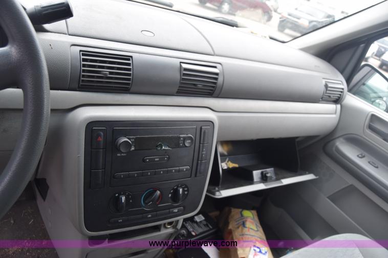image for item AW9918 2005 Ford Freestar van