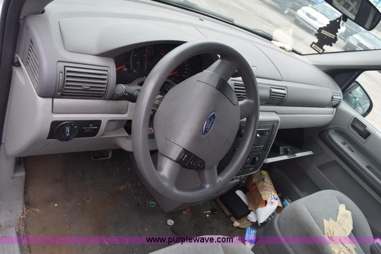 image for item AW9918 2005 Ford Freestar van