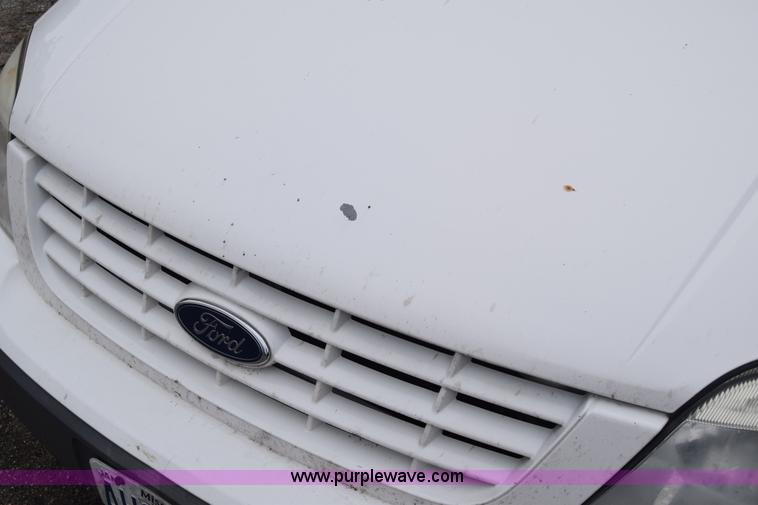 image for item AW9918 2005 Ford Freestar van