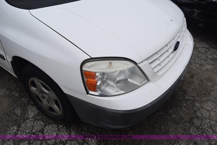 image for item AW9918 2005 Ford Freestar van