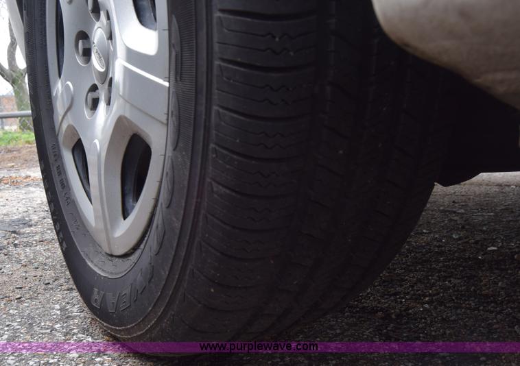 image for item AW9918 2005 Ford Freestar van