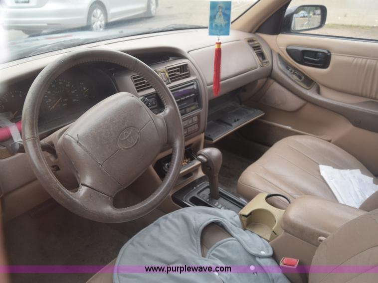 image for item AW9925 1996 Toyota Avalon