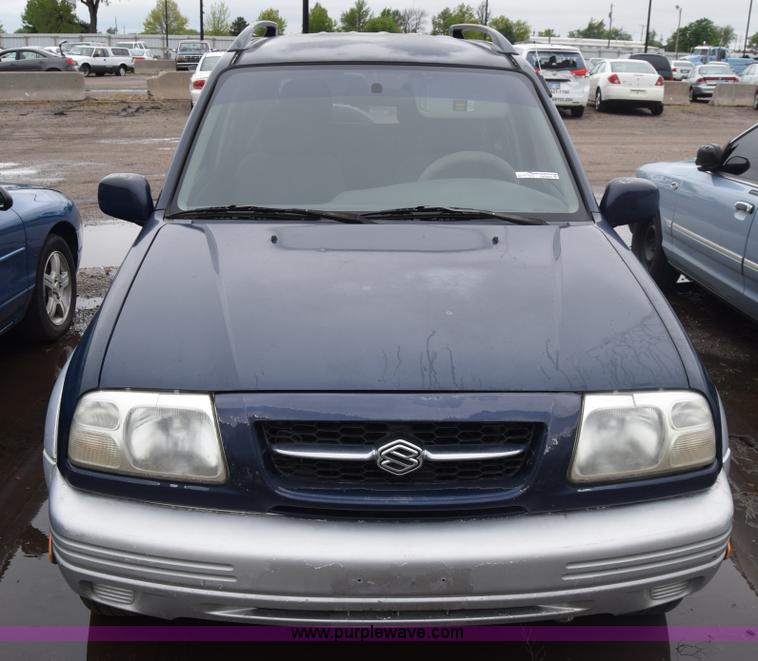 image for item AW9926 1999 Suzuki Grand Vitara SUV