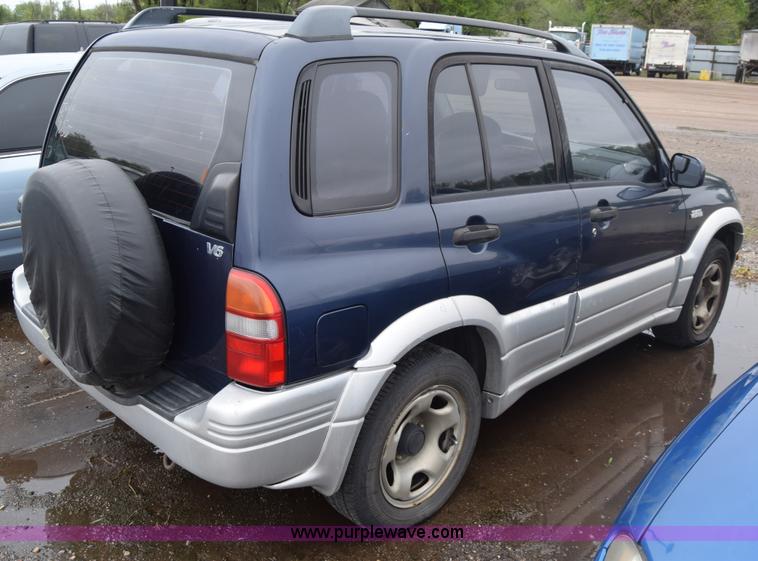 image for item AW9926 1999 Suzuki Grand Vitara SUV