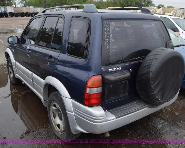 image for item AW9926 1999 Suzuki Grand Vitara SUV