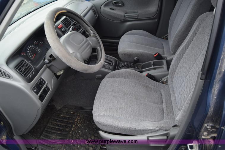 image for item AW9926 1999 Suzuki Grand Vitara SUV