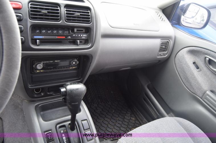 image for item AW9926 1999 Suzuki Grand Vitara SUV
