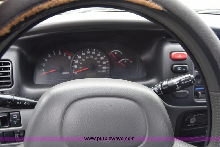 image for item AW9926 1999 Suzuki Grand Vitara SUV